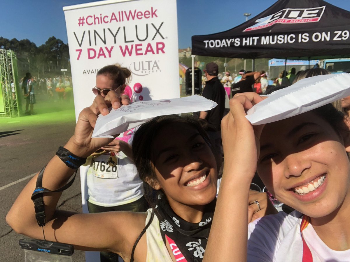 shesokzarelle's tweet photo. Thank you #ChicAllWeek for being at #ColorRun2017 #DreamInColors https://t.co/h6kxZGGeKu