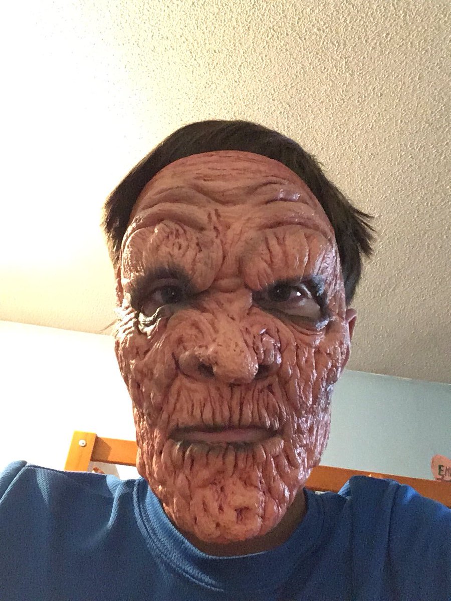 EthanC200's tweet photo. @fjamie013 hey Jamie, can you please take away some rinkles on my Halloween mask that I used this year? https://t.co/zcq3rFSGIu