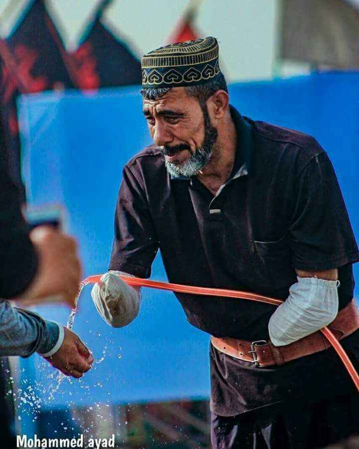 HusseinDh5's tweet photo. No one can stopped me ... I can give water to Imam Hussein visitors. the victory for humanity ... https://t.co/BFlSIIX6oS