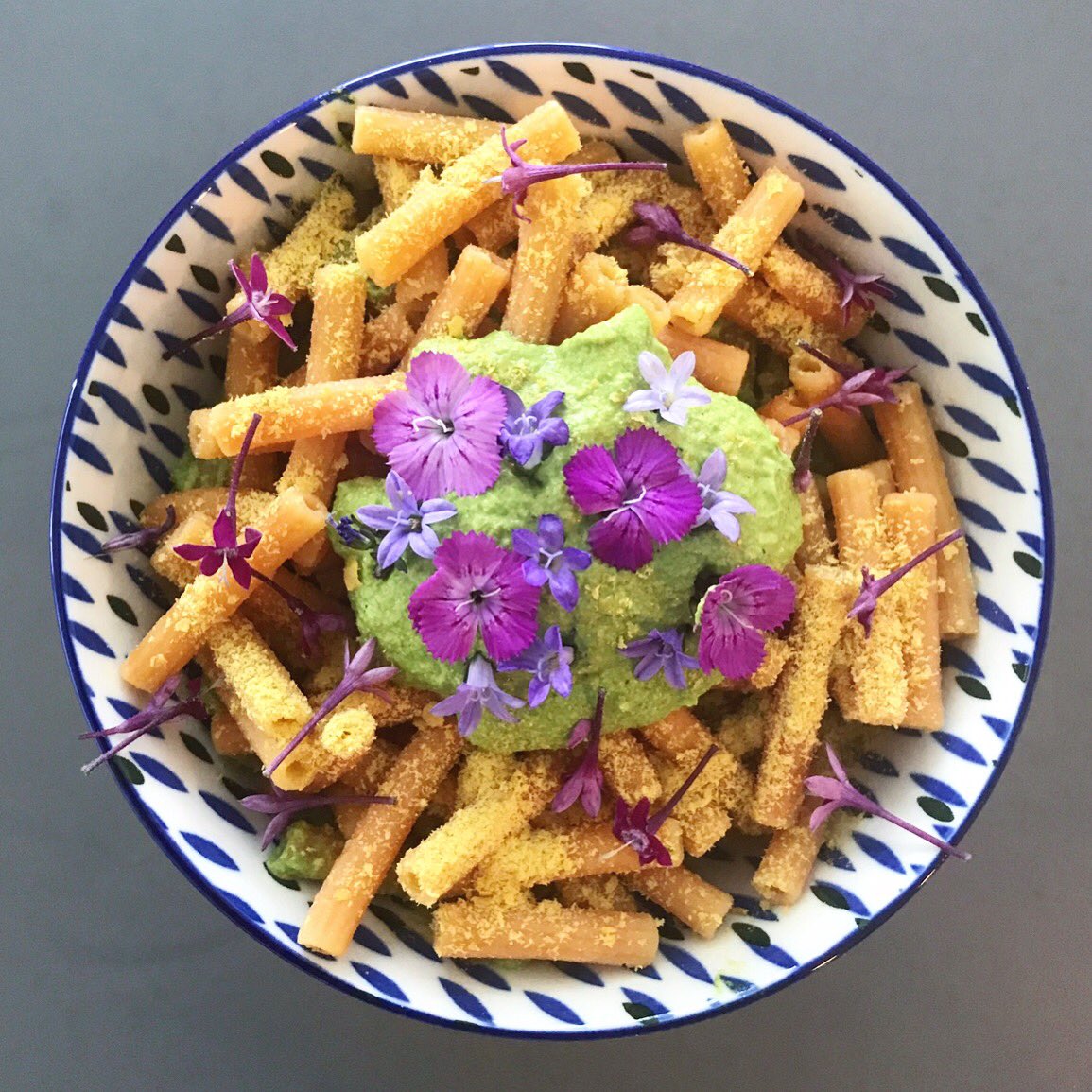 lemishmash's tweet photo. Hello lovely pasta #pasta #pesto #avocado #love #purple #latelate #happyboaday #amazing #delicious #vegan #vegano #arte #flores https://t.co/Ihue83eBIk