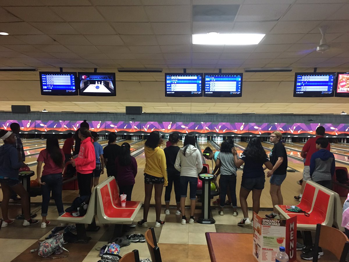 ChromikCarol's tweet photo. NJHS/FBLA Liberty students having a great time bowling 🎳.  What a great group of kids! @LibertyEagles1 https://t.co/JTQagUlYkm