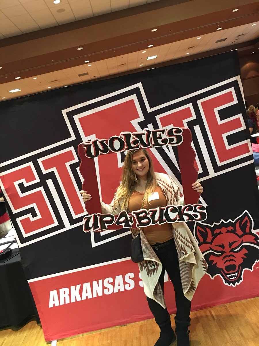 lil_rain15's tweet photo. Preview day at A State! ๐ฉ๐ผโ๐ Wolves Up! ๐บ ๐ค๐ป #PreviewDay #AState #RedWolves #WolvesUp4Bucks @stAteFinaid #CollegePrep #ProudCousin #ASU https://t.co/L7sCLiRSAB