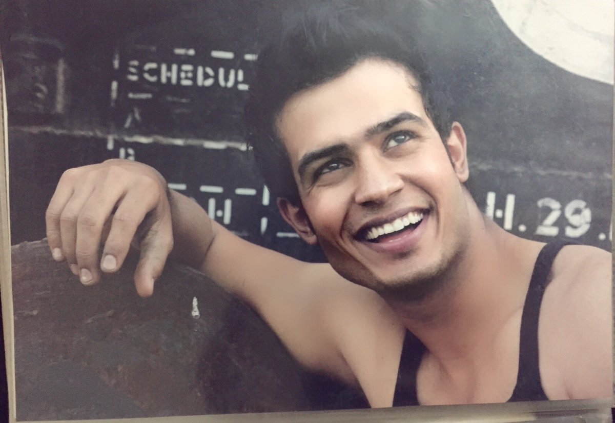 imyashgera's tweet photo. Smile Or Cry that's u have to decide.
#loveyourself #spreadthemsgoflove #sunshine #quotes #peace #DREAMER #fashion #tellywood #starplus #yashgera #blogger #actor #artist #model #dj #humanitarian #fitnessfreak #colgate #posterguy #painout #campaign #tollywood #lobju https://t.co/XyUJeKgvz3