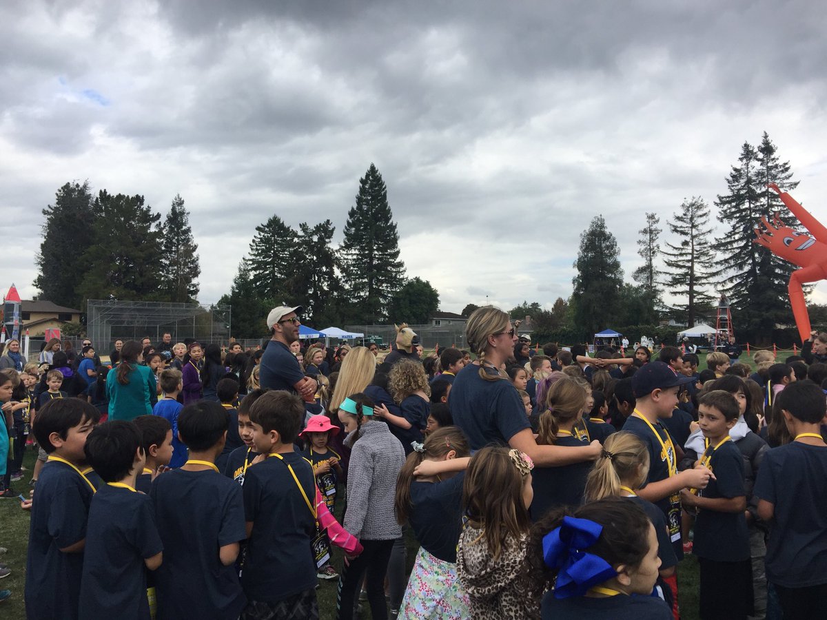 CeliaForrest1's tweet photo. Thanks Oak community for a great walkathon yesterday! @OakPrincipal @CeliaForrest1 #oakrocks https://t.co/fqrT9OMbHI