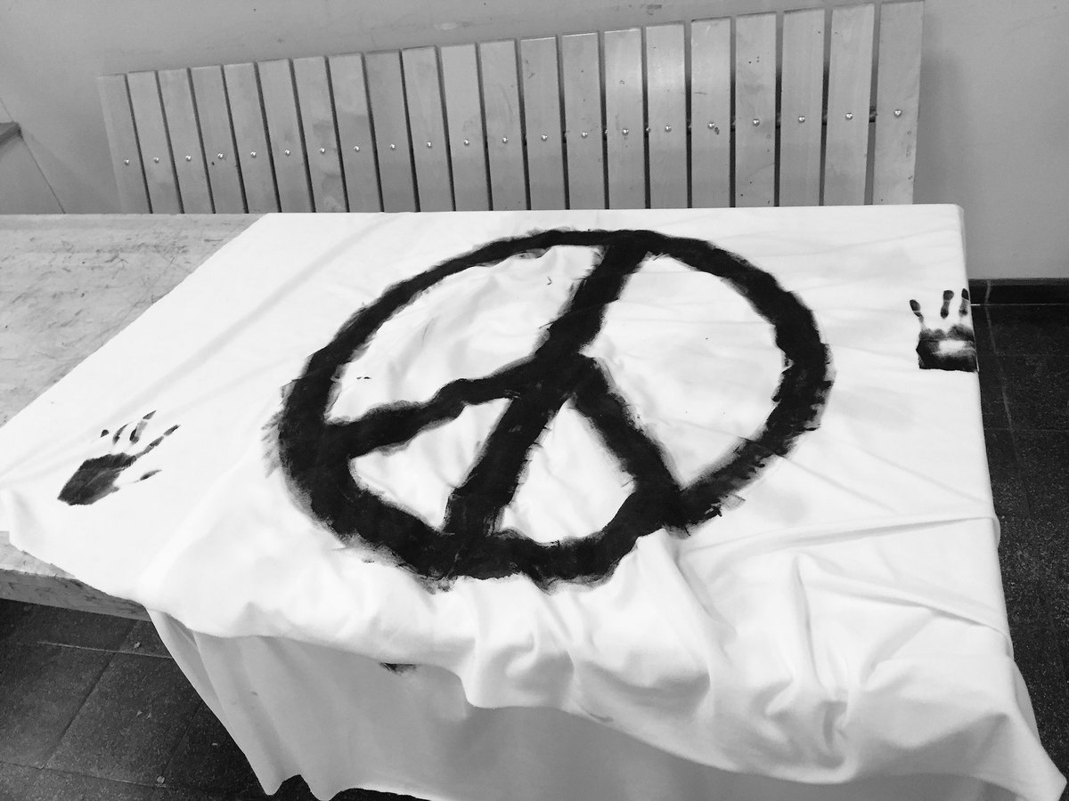 DanceGangster's tweet photo. Kulisser till föreställningen. Köp biljetter på https://t.co/PD3xIXCb3x https://t.co/qxAZAjcob7