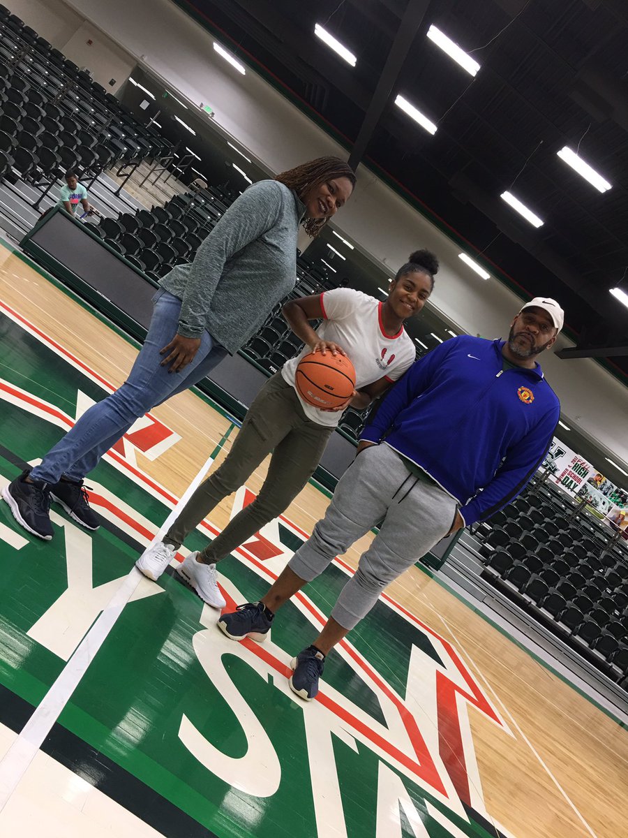 realhooooper's tweet photo. Blessings🙏🏾✨® #GoDevilettes💚 https://t.co/6B4MqKAcdc