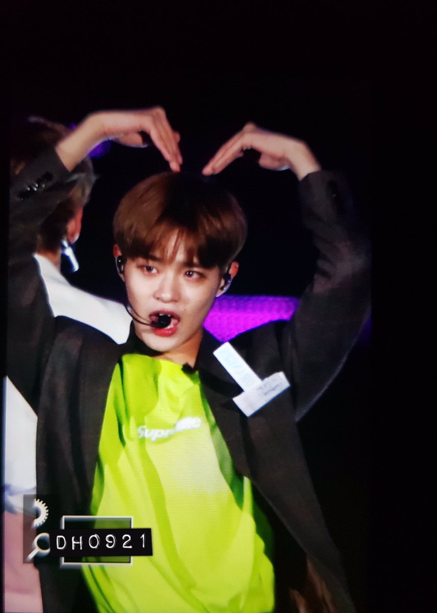 Dh09211's tweet photo. 171104 추운데 지~인짜 고생많았어 
#이대휘 #대휘 https://t.co/v5FRjFtPyJ