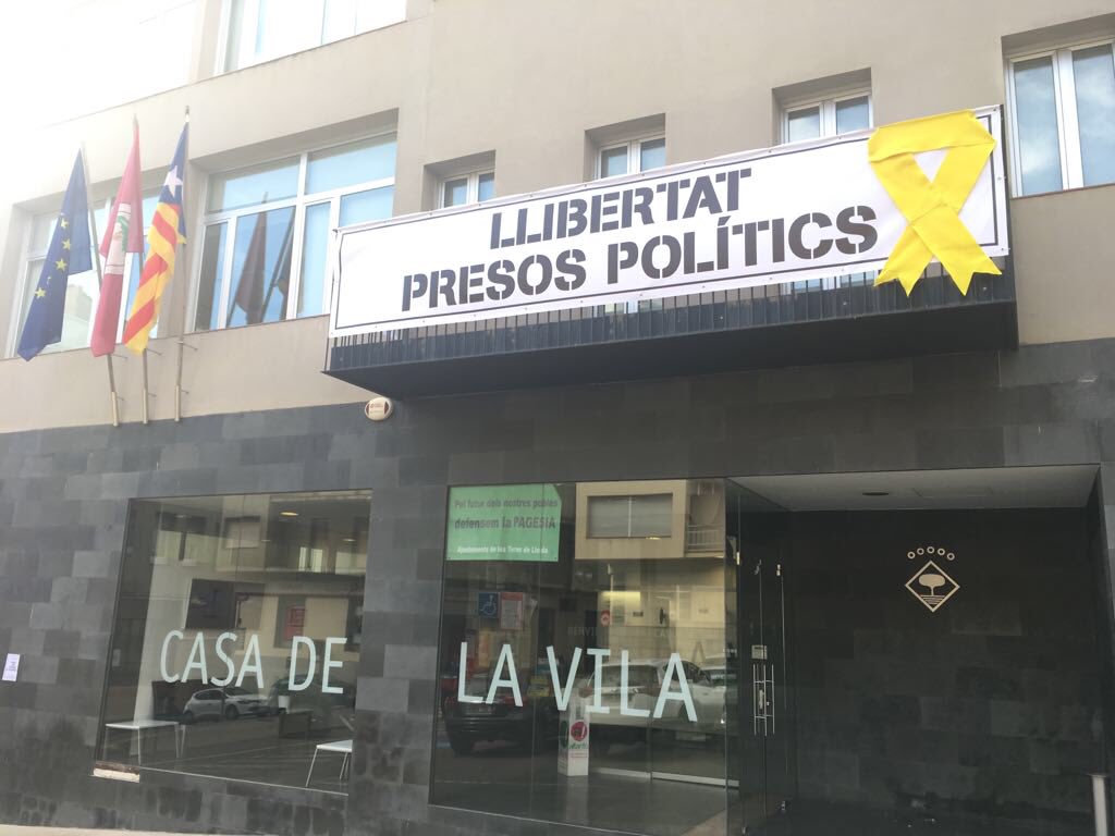 El nostre Ajunt al costat dels nostres dignes representants,així estarà fins que sortiu #Llibertatpresospolitics