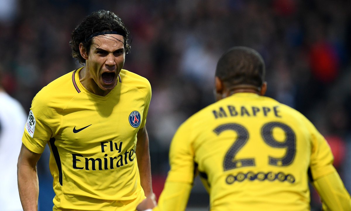 francetvsport's tweet photo. #ANGPSG #Ligue1 Le PSG surclasse Angers (5-0) grâce à Cavani et Mbappé https://t.co/QkGKAiA41M https://t.co/vqt8C5YoxR