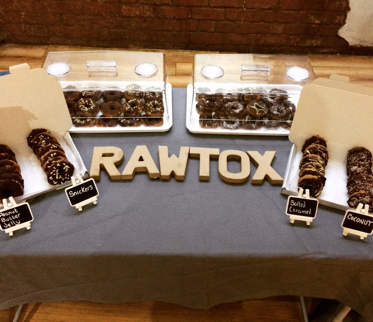 rawtox1's tweet photo. A hole lot of donuts #rawtox https://t.co/lDUzpkOonm