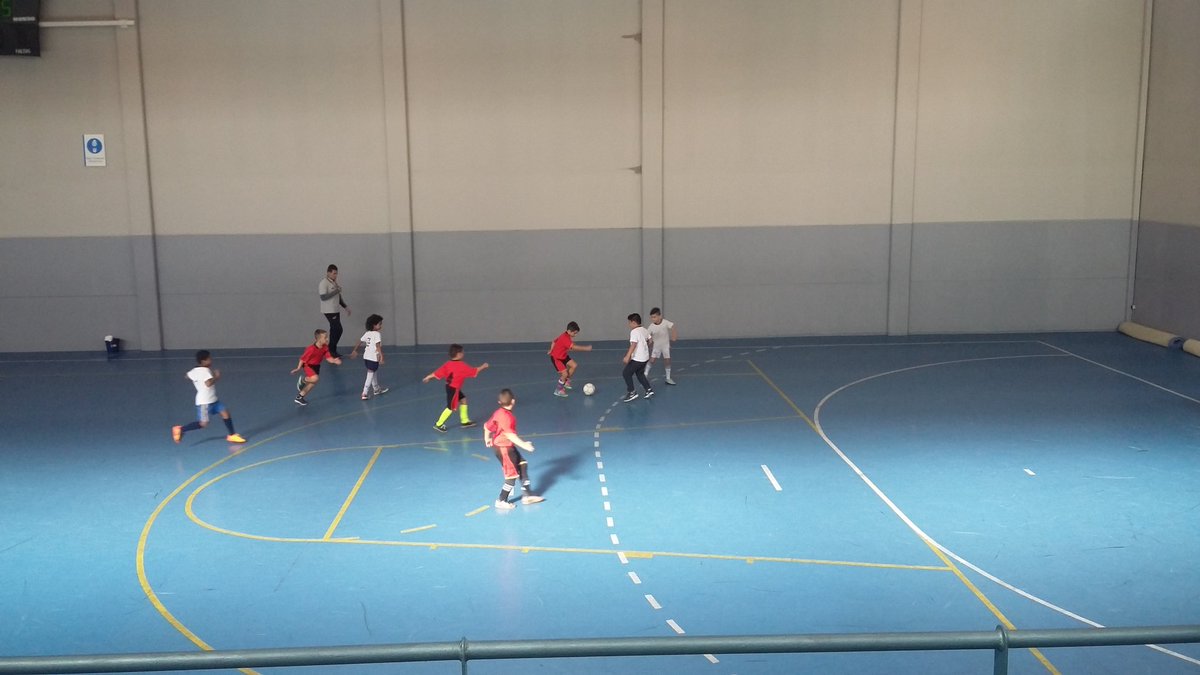 bertodiaz97's tweet photo. ⚽⚽1er partido de los Prebenjamines del @Distrito11fs @SMAMadrid con derrota 1-8 a pesar de los nervios han peleado y disfrutado. #SMAMADRID https://t.co/3CofYQIy7G