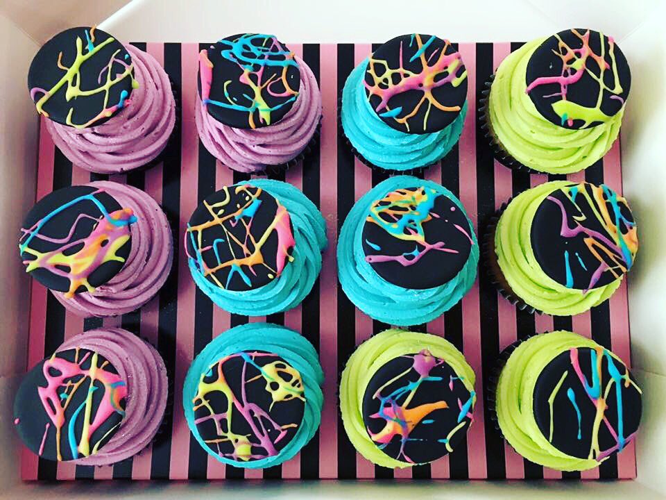 Pandibakes's tweet photo. Where are all the fireworks? 🎇🎇🎇 #lovefireworks #colours #bonfire #bonfirenight #fireworkparty #bonfireparty #surrey #surreylife #epsom https://t.co/BGQ2g7MjtZ