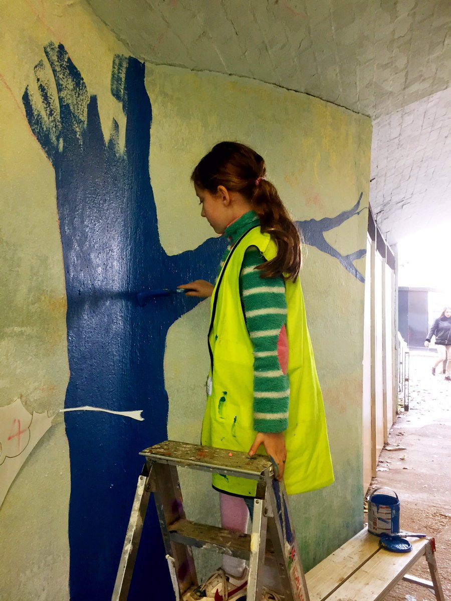 mosaicallsorts's tweet image. Great day painting Zoe's designs in #Catford  - thanks to all our helpers #outsidegallery @6artslondon1 #loveitlewisham @LDN_Culture