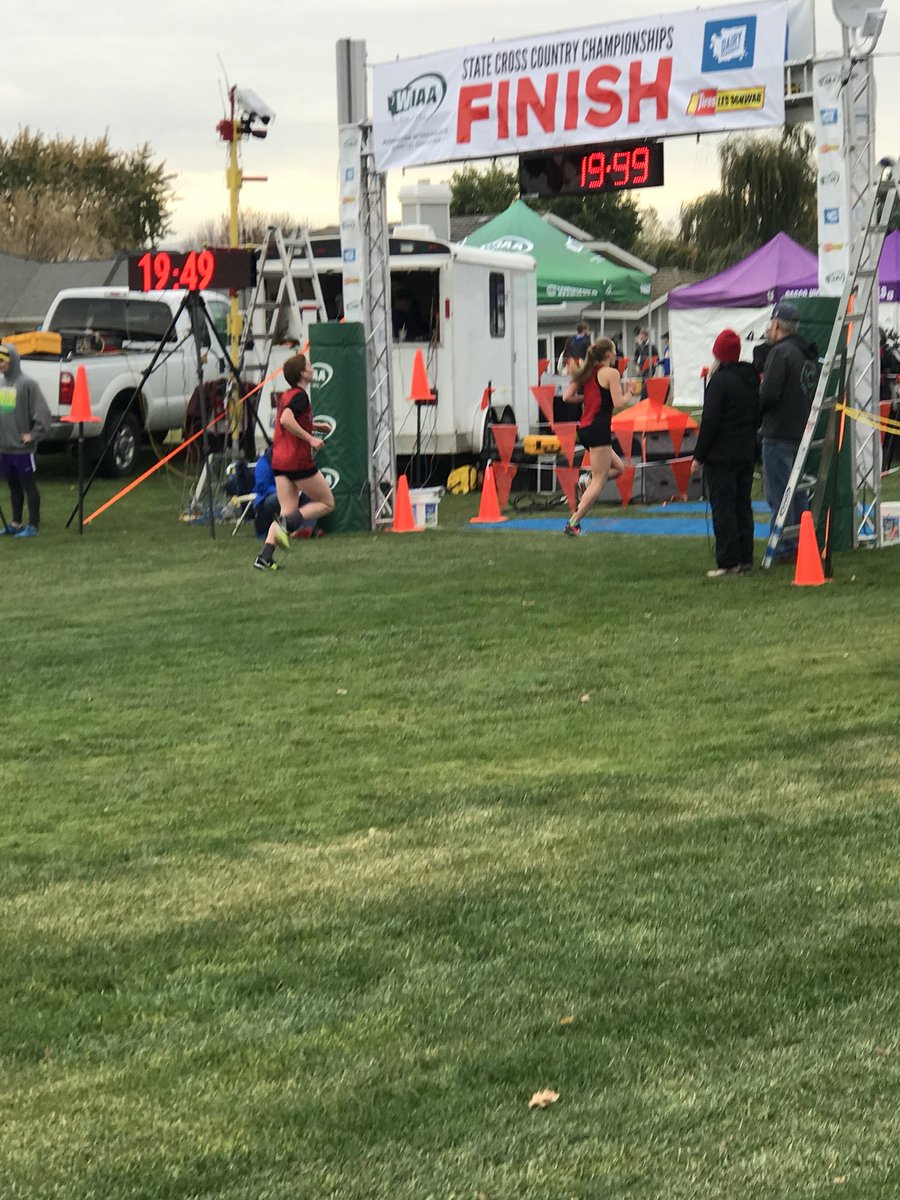 saasccx's tweet image. Congratulations to the NEW GIRLS SCHOOL RECORD HOLDER MacKenzie Caputo! Top 25 at State! 19:49.70! @SAASCardinals @SeattleAcademy @JessTonn