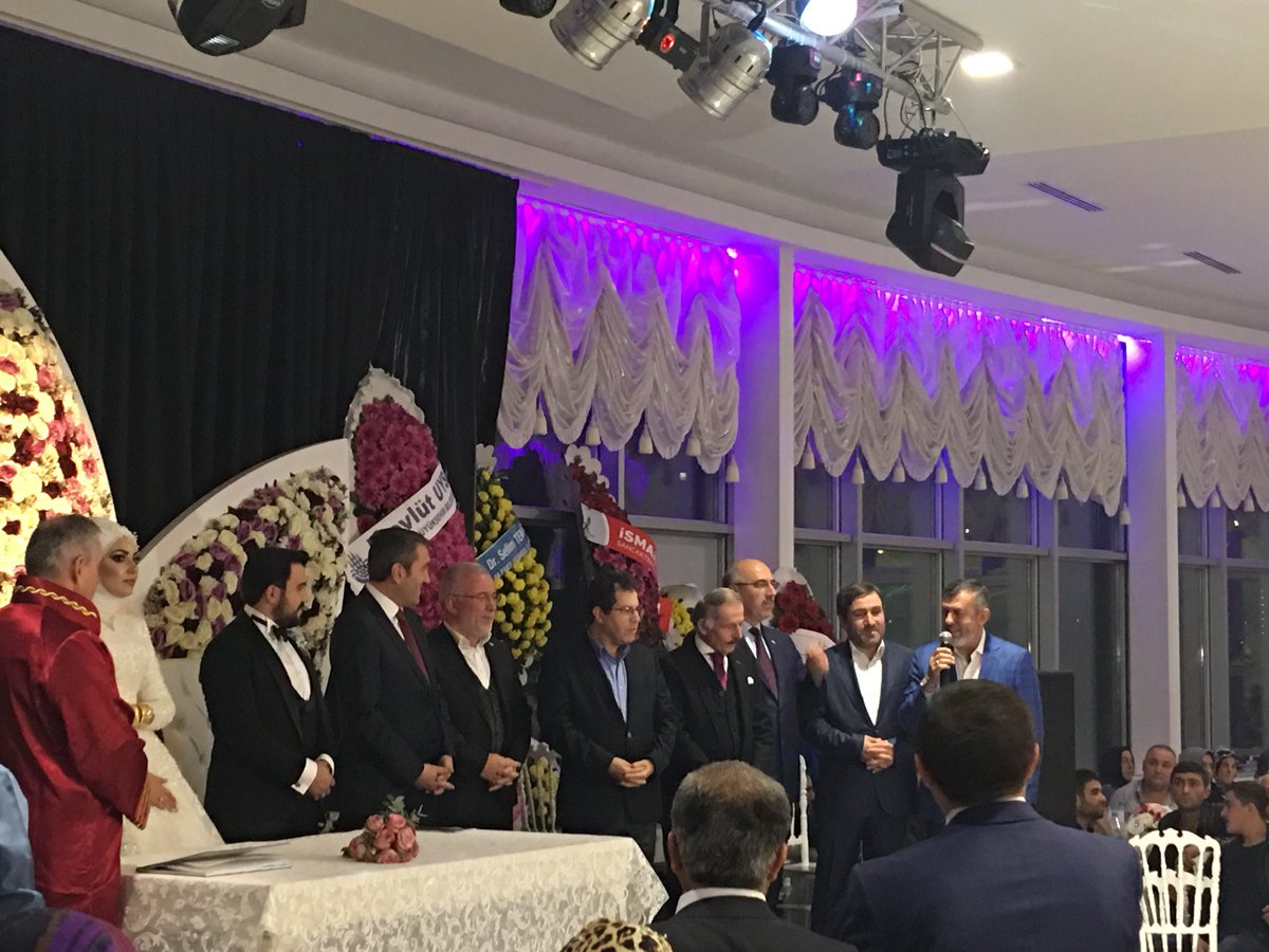 seyitahmtcandir's tweet photo. #Eyüpsultan kurucu ilçe başkanı kıymetli dostum #MehmetEr’in kızının düğününe iştirak ettik. Rabbim iki cihan saadeti versin. https://t.co/7Km8SlF4zI