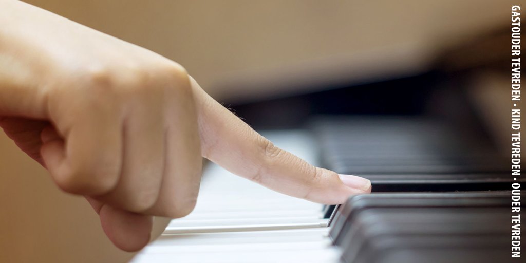 Chantal geeft o.a. pianoles aan kinderen, ga je ook naar haar huiskamerconcert op 12-11-2017 lapiano.nl/nieuws <a href="/LapianoEHV/">Chantal Lap</a> #Eindhoven