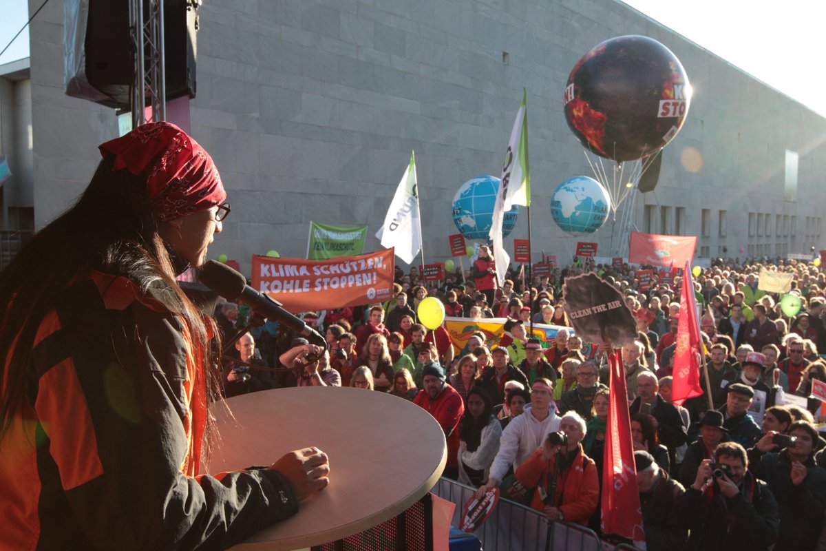 Oxfam_DE's tweet photo. Danke an alle 25.000 Menschen die heute zusammen mit uns in Bonn für das Klima und den Kohleausstieg demonstriert haben! #Klimademo #COP23 #endcoal https://t.co/EcuCUs6Stl