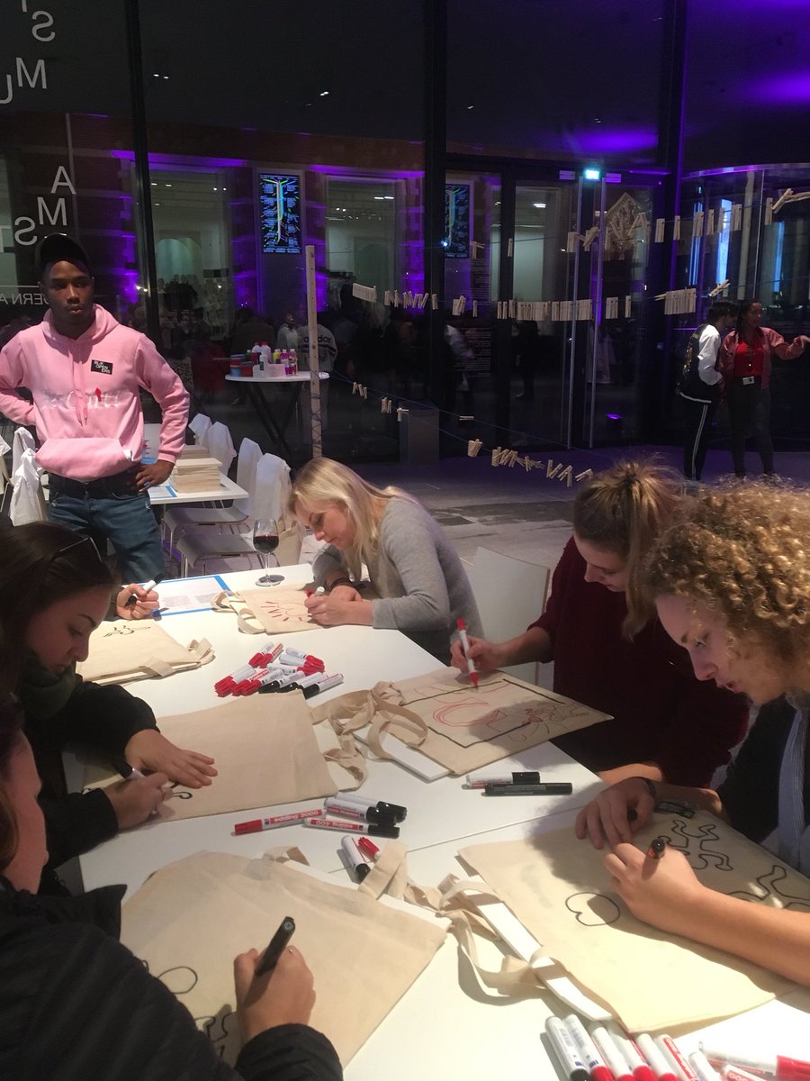 #Stedelijk Museum #museumnacht  ART IS FOR EVERYBODY - KEITH HARING WORKSHOP W/ MICKLAROCK ! So cool #keitharing