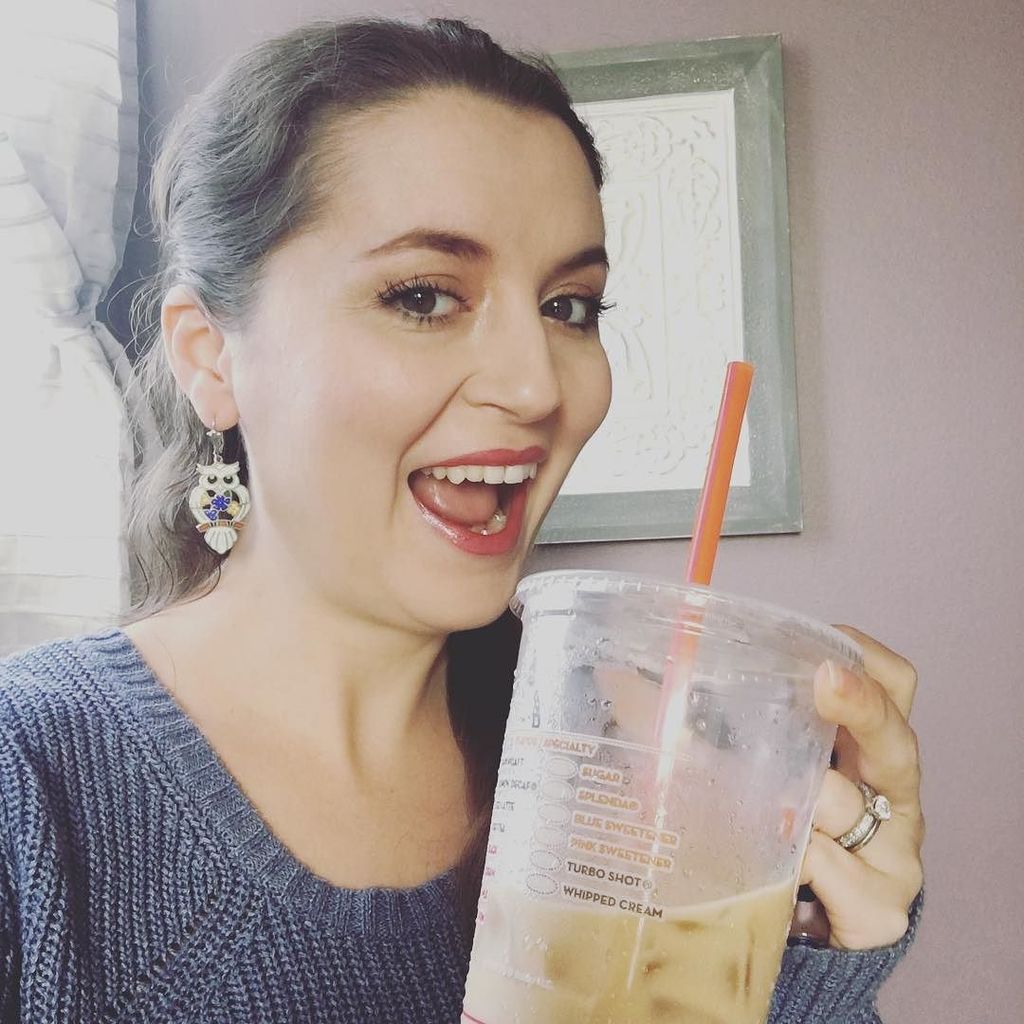 willowwintersbb's tweet photo. Feeling fall today! #bigsweaters still iced coffee though ❤️❤️❤️ https://t.co/YxdHUF1tZl https://t.co/dOGUMlFraK