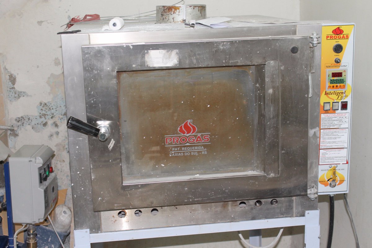 FUNPROBO's tweet image. In order to keep costs down, and best use #donations, basic machines are used to fabricate the #prosthetic limbs in our clinic in #Bolivia