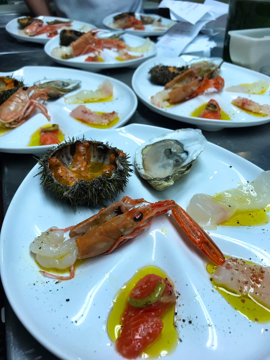 Come embark on our Crudo extravaganza 🐠 
#escarestaurant #fresh #seafood #fish #crudo #hellskitchen #escanyc #yumm #eaats