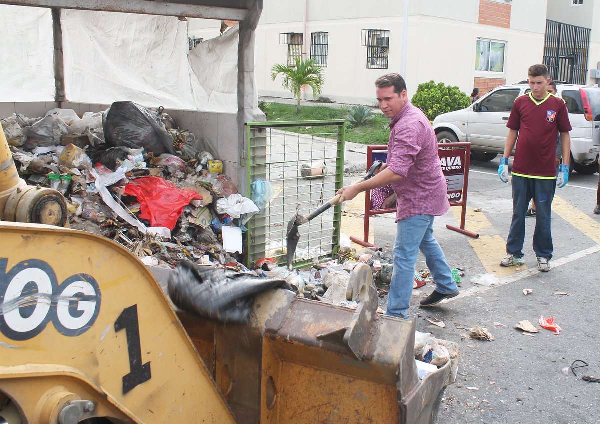 CaraboboGB's tweet photo. Con el Propósito de recolectar 120 mil toneladas de desechos sólidos se activó Plan de Limpieza 
“A Carabobo Le Ponemos Corazón” https://t.co/tmeKeRTg0e