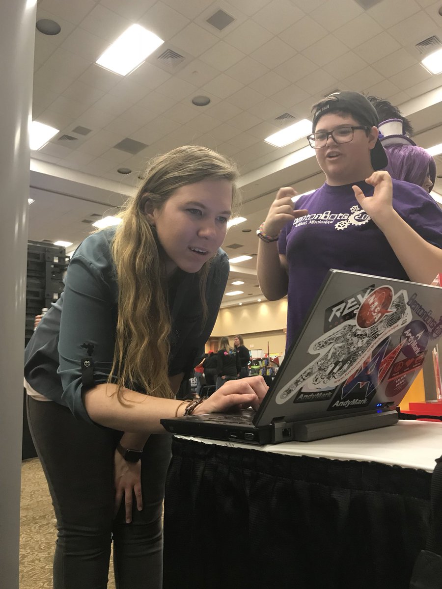 roboticsmom512's tweet image. BentonBots 2.0 is share First Robotics today at the Girl Scout Expo #GOROBOTICS