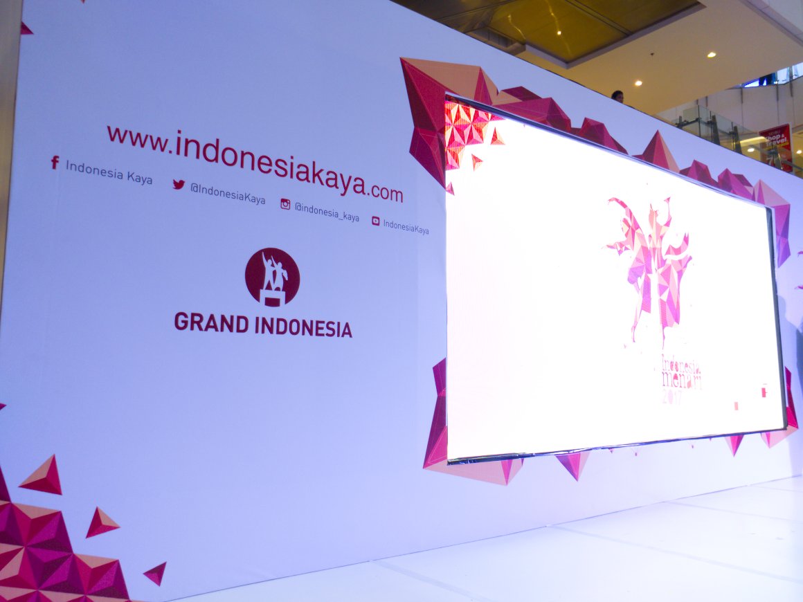 Rampung sudah acara #IndonesiaMenari2017 di sore hari ini. Terima kasih telah bergabung bersama kami dan sampai jumpa tahun depan! #MariMenari