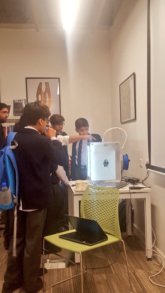 PITBIncubation's tweet photo. Happy faces and a happy day. Students getting an intro to 3D modelling courtesy @diygeeks_org @BritishCouncil #Pakistan.
#Whizkids https://t.co/9FTg1tm4dN