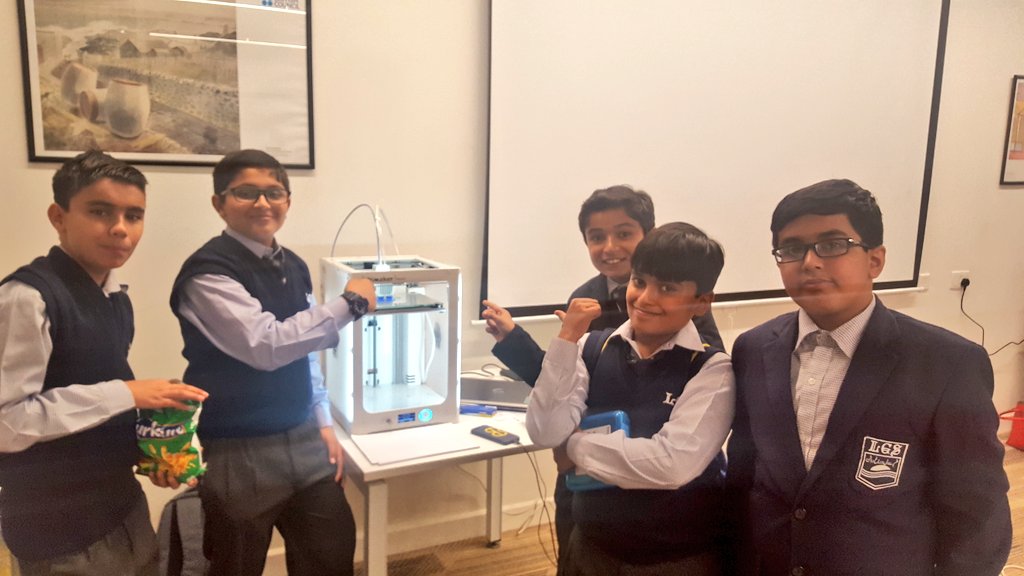 PITBIncubation's tweet photo. Happy faces and a happy day. Students getting an intro to 3D modelling courtesy @diygeeks_org @BritishCouncil #Pakistan.
#Whizkids https://t.co/9FTg1tm4dN