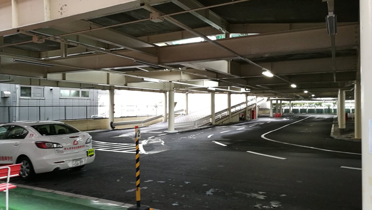 きんきで元気 きんき安全自動車学校 きんき安全自動車学校 のコースは なんと二階建ての練習コースです 一階では雨の日に服が濡れない 髪のセットが乱れない そんな教習所です 京都自動車学校 きんき安全自動車学校 きんきで元気 きんき安全自動車学校 きんき安全自動車学校 のコースは なんと二階建ての練習コースです 一階では雨の日に服が濡れない 髪のセットが乱れない そんな教習所です 京都自動車学校 きんき安全自動車学校