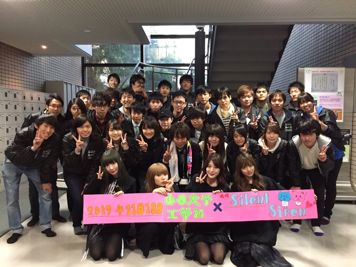 hibari1013's tweet photo. 常盤祭お疲れ様でした！！
ゲスト局長として1年間頑張ってきたけど自分が好きなサイサイを呼べて、メンバーと写真撮れたり話せたり、物販やサイン貰えたりと本当に最高の１日でした✨これも皆さんのお陰です！
Silent Sirenそして実行委員お疲れ様でした！！
 #サイサイ #常盤祭 #SILENTSIREN https://t.co/DKOHNIbcCB