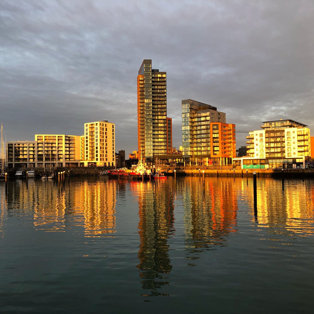 OceanVillagePic's tweet photo. #Morning #reflections in #OceanVillageSouthampton #nofilter https://t.co/jd4izXiMJ3
