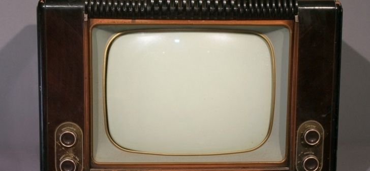 CB_News's tweet photo. #BestOfTheWeek 73% des Français consultent un second écran pendant qu’ils regardent leurs programmes à la télévision https://t.co/EDgqeGPMVK https://t.co/xX91YXpJsc