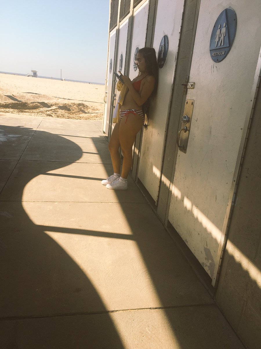 Beach__Creep's tweet photo. #CollegeCutie #CollegeBooty #VeniceBeachCreep #BeachCreep https://t.co/xOCArnamfK