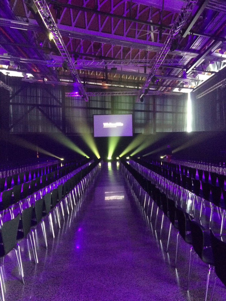 WhitecliffeArt's tweet photo. Whitecliffe Fashion Show 2017 starts in 30 min! #wfs17 https://t.co/TWEIk9wC2a