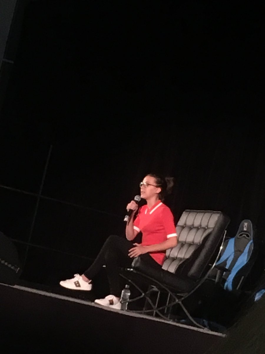 georgiaxleighh's tweet photo. bitchin’ @milliebbrown #supernova2017 https://t.co/GF7bhxZ5ah