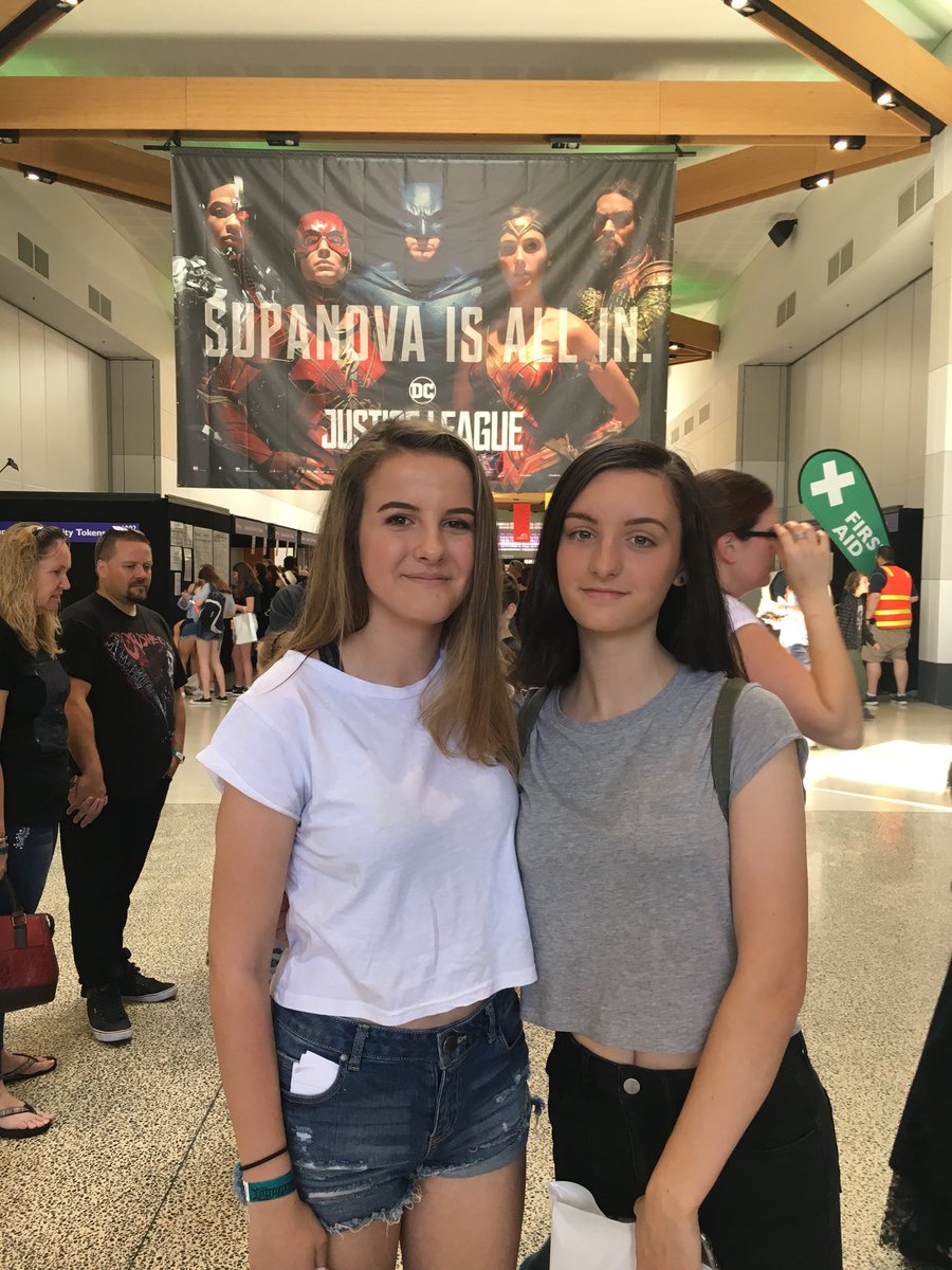 georgiaxleighh's tweet photo. bitchin’ @milliebbrown #supernova2017 https://t.co/GF7bhxZ5ah