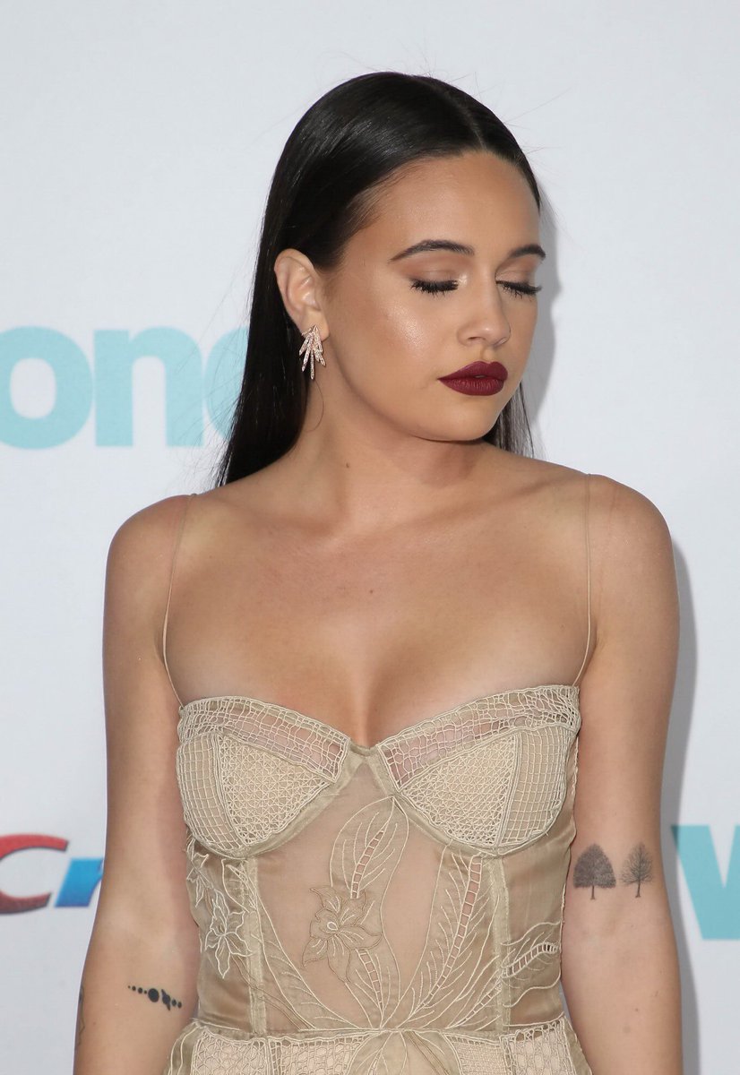 FeganAdrian's tweet photo. If there is a more beautiful woman on the planet, she must be in hiding 
Because there is only one goddess
@beamiller 👸🏻🐝💚💚💚 https://t.co/5RwjFc8uV8