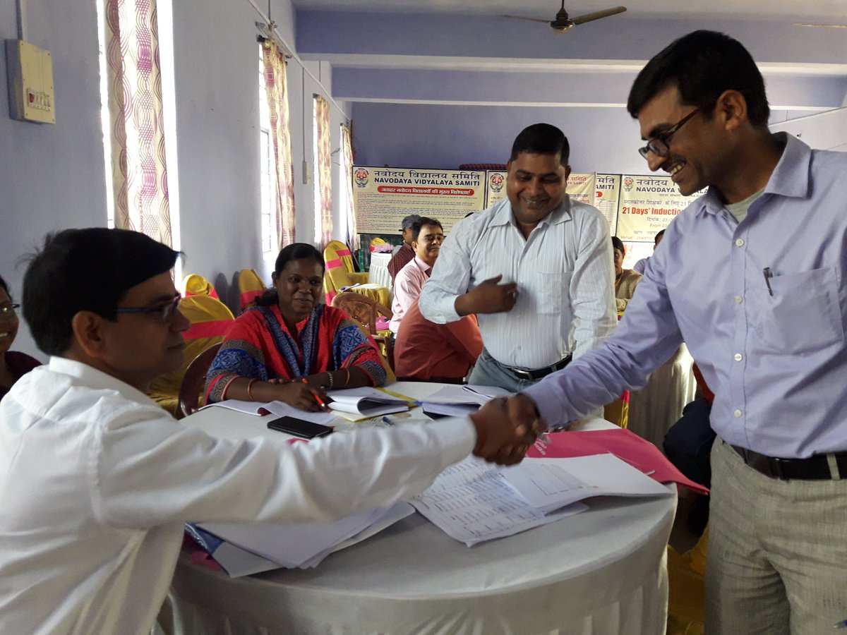 debbielina's tweet photo. Tcrs of 24JNV Bokaro region practically try out #nonroutine problems at @inBritish #CTPS #BCCoreSkills https://t.co/sSojLG0mvD