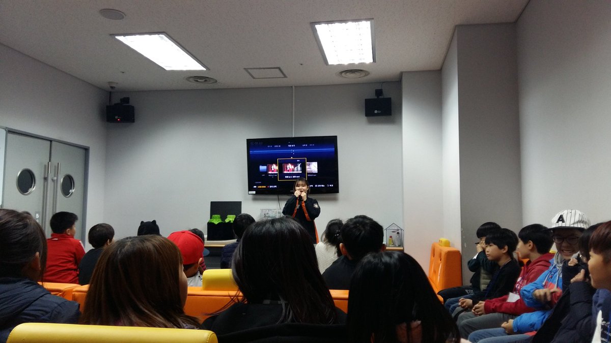 성남시와 주)휴맥스가 함께하는 성남지역 초등학생 사회과학 캠프3차  서울시 안전체험관 체험중입니다
소방관 샘이 자세한대피방법을 설명해주셨고 소화기체험도 했읍니다ㆍ 친구들의 안전에 많은 도움이 될것같습니다
#가족여성과   #성남시