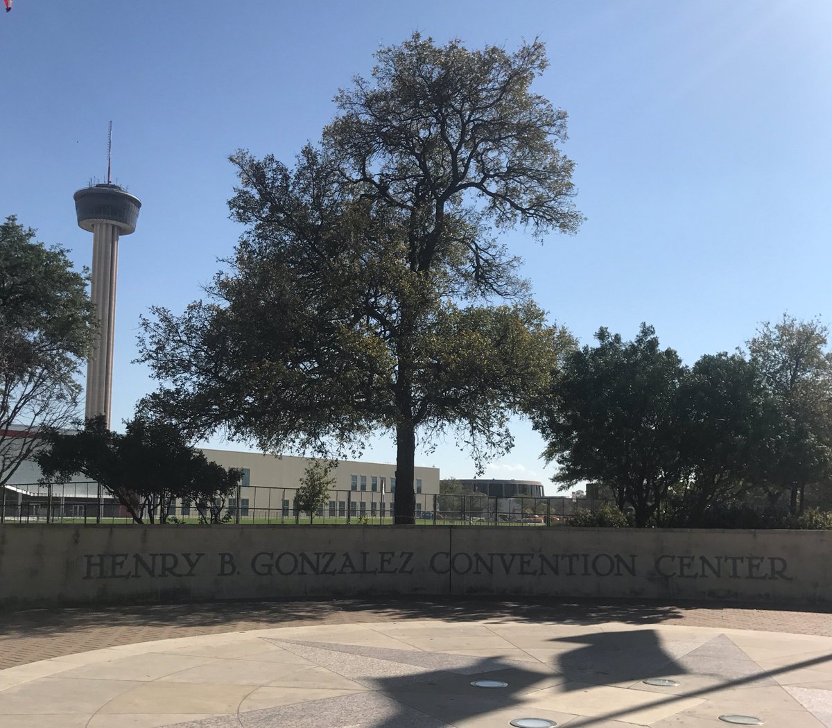 Fukudamana's tweet photo. ついに来ました‼️
Texas San Antonio
#AAEP2017 #エクワインレーシング https://t.co/Nyim0lPEBR