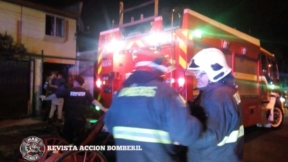 RABCHILE's tweet photo. ahora #RAB3 se encuentra en segunda alarma de incendio Parral y Tome Cuerpo de Bomberos La Granja, se trataría de fuego en casa habitación. https://t.co/bzwHRMr7Oc