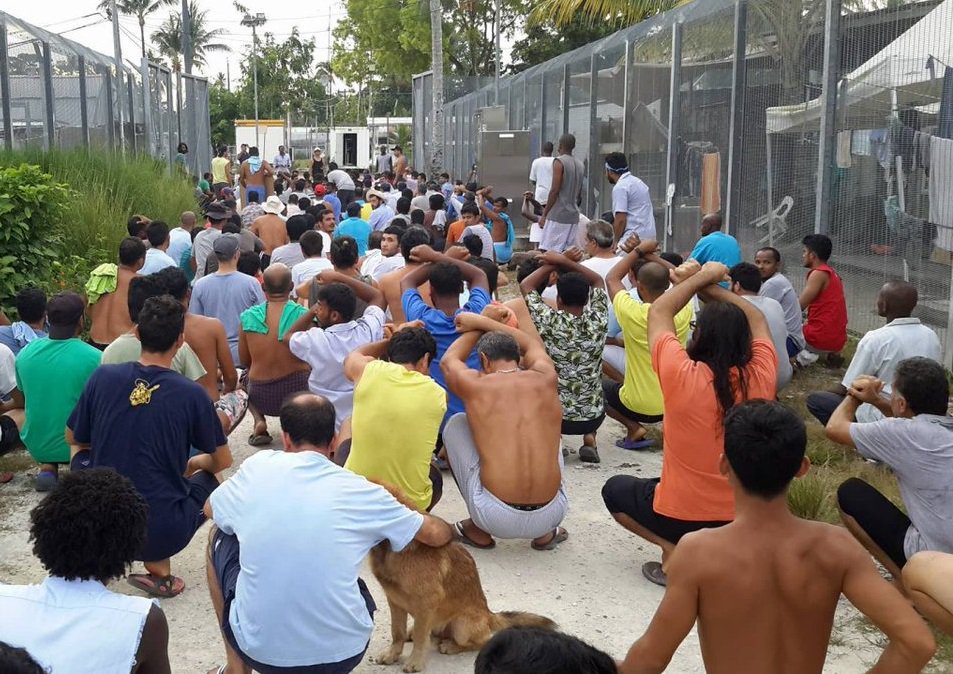 SRAntiFascism's tweet photo. #AustralianMedicalAssociation:
#AusGov #MustAllow Delegation
#AusDoctors ToVisit
#ManusIsland #ToAssess
#SaludMédica,#LivingConditions
Of #SolicitantesDeAsilo
Via @ama_media
https://t.co/hu3EMbvVzL
@ABCNews
https://t.co/ZbtIgCFrSq
#Manus #NauruIsland #Nauru
#Refugiados #Réfugiés https://t.co/0NlHMumv0x