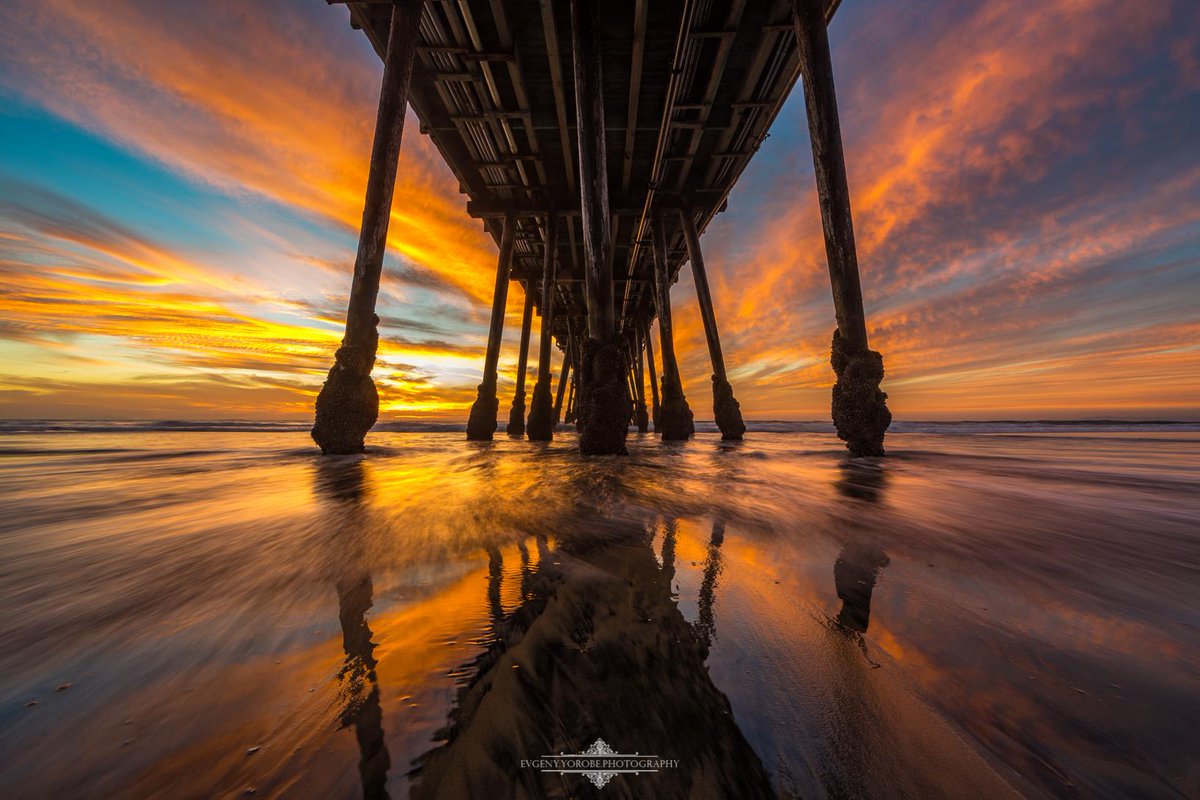 JenDelacruzTV's tweet photo. Did you guys see the sunset tonight?! Love this incredible shot from Weather Watcher @yorobephoto in Imperial Beach! #SanDiegoWX https://t.co/fk99vPqDOm