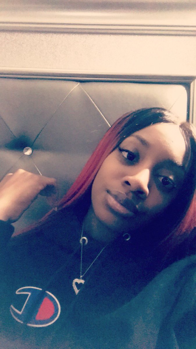 b_moeee's tweet photo. 🗣New Color Alert. If anyone cares 🤷🏽‍♀️😂 #CallMeCandy🍭🍎 https://t.co/47PvZhIKTV