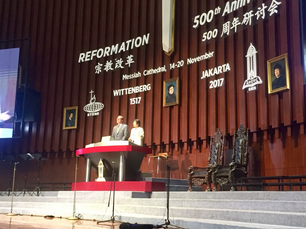 mike_reeves's tweet photo. ‘We suffer now. We will surely enjoy the full measure of Christ’s glory.’ Ryken, speaking on Phil 1:21 with many persecuted here. #Refo500 https://t.co/4Io6VWFFpM https://t.co/yvBjVYbYr6