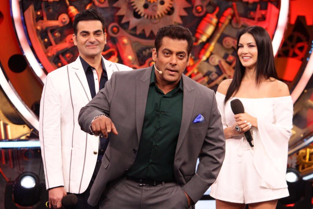 SunnyLeone's tweet photo. So much fun being back in the @BiggBoss house with @arbaazSkhan and @BeingSalmanKhan for Tera Intezaar https://t.co/idQlenOhU0