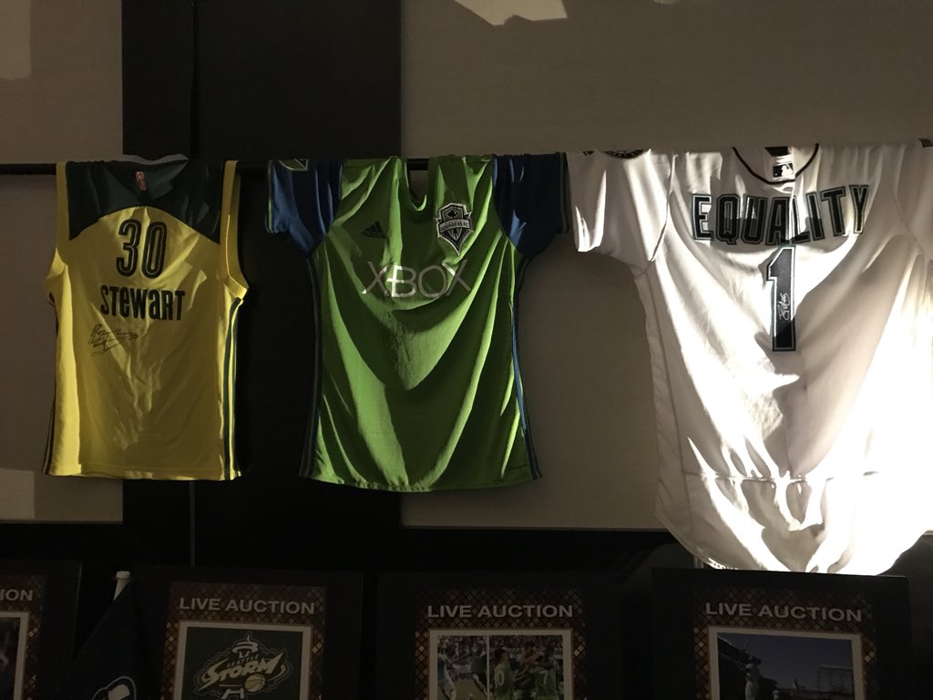 wgwalton's tweet photo. #ILoveSeattleSports #SeattlePride #Equalux https://t.co/9s9NrePMyk
