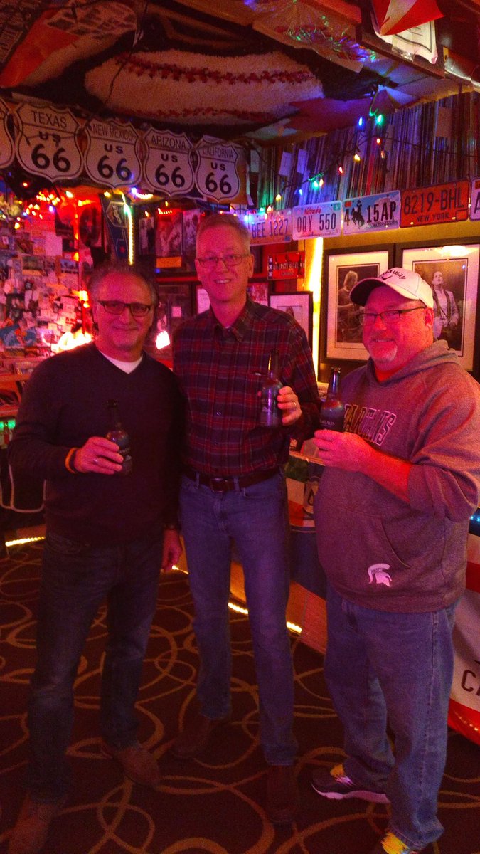 icebergbrew's tweet photo. Great time at #garysgarage spinning vinyl, hanging with friends and ice cold BorEAlis Iceberg beer. Perhaps location of future BorEAlis Canadian Release Party? #upsn'downs #ofthenorth https://t.co/f3zNRc8gEF